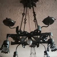 Coppia di lampadari in ferro battuto, anni '70