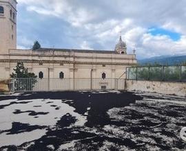 Due appartamenti con piano ammezzato a fiumefreddo