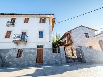 CASA DI CORTE A PAVONE CANAVESE