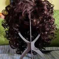 parrucca da donna. castana