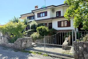 Stupenda e ampia villa accostata con piscina esclu