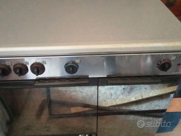 Cucina quattro fuochi con porta bombola