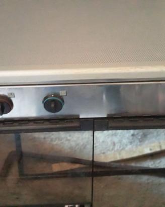 Cucina quattro fuochi con porta bombola