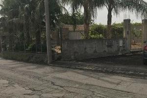 Rustico 140mq con 500mq di terreno a Mascali