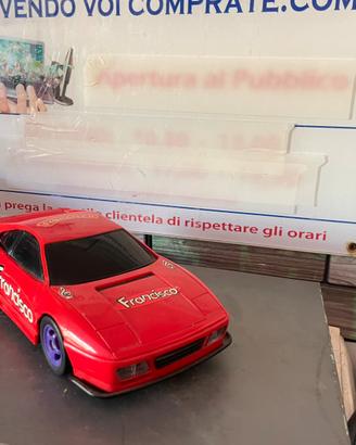 una Ferrari Testarossa (giocattolo