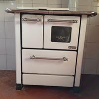 cucina a legna tenuta bene 