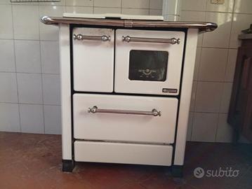 cucina a legna tenuta bene 