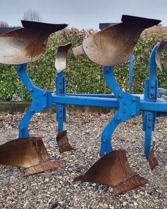 Aratro bivomere voltaorecchio idraulico Monza