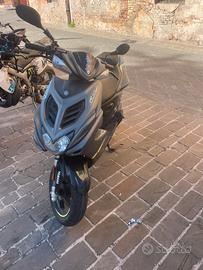 Motorino aerox yamaha 4 tempi 50