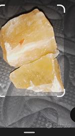 Calcite gialla arancione grezza