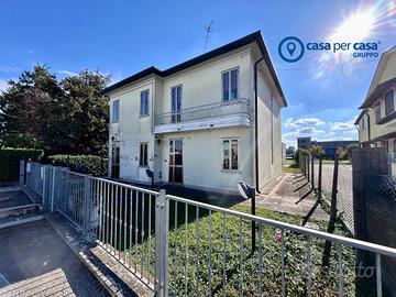 Casa singola predisposta per 2 unità con ampio gi