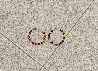 Orecchini a cerchio colorati, fantasia estiva 