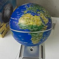 globo che ruota se esposto al sole 