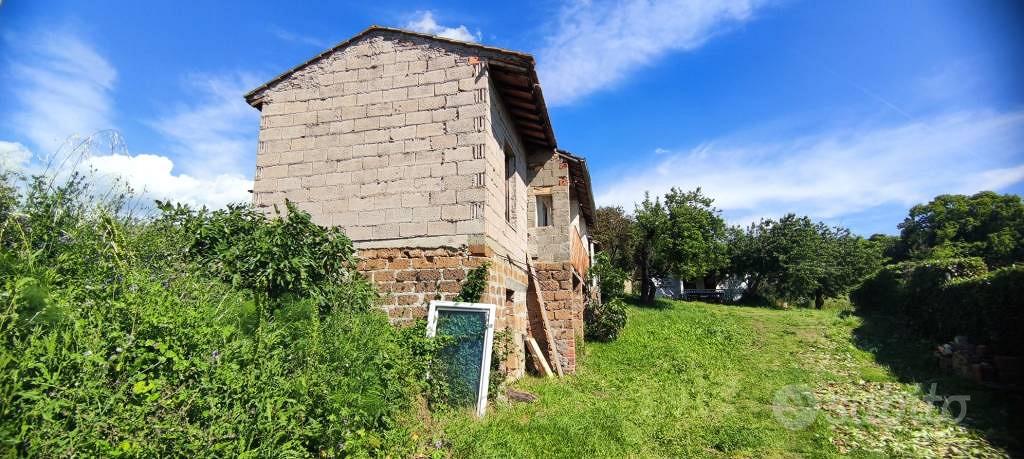 Rustico / Casale di 2920 m² con 2 locali e box aut - Vista 4