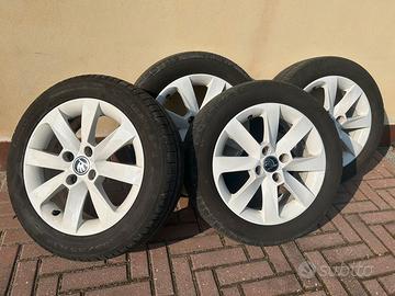 4 cerchioni in lega + pneumatico Pirelli