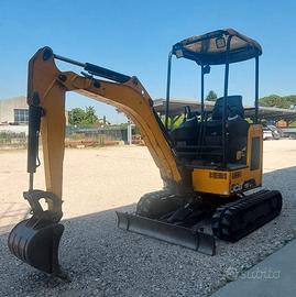 Miniescavatore JCB 18z-1, 18 Quintali, 3 cilindri.