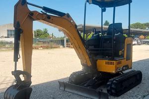 Miniescavatore JCB 18z-1, 18 Quintali, 3 cilindri.