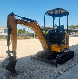 Miniescavatore JCB 18z-1, 18 Quintali, 3 cilindri.