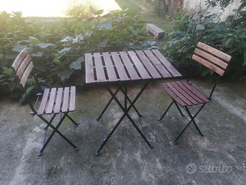 TAVOLINO E SEDIE