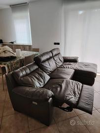 Divano in vera pelle con relax elettrico