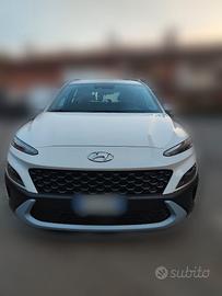 HYUNDAI KONA X TECH 1.0 CV 120 color Atlas White