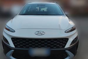 HYUNDAI KONA X TECH 1.0 CV 120 color Atlas White