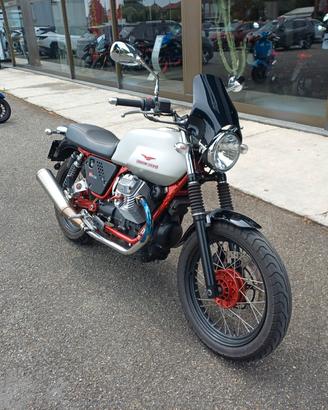 Moto Guzzi V7 RACER