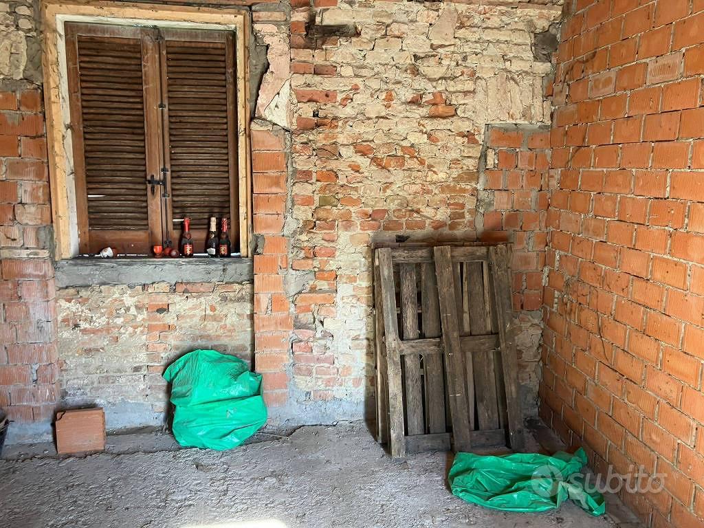 Villa di 130 m² con più di 5 locali e box auto a V - Altro