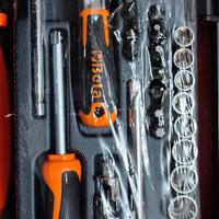 Una pratica  valigetta  di  39 accessori beta