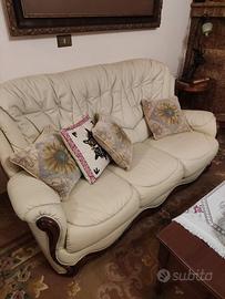 Divano in pelle 3-2-1 posto, tavolo con 6 sedie