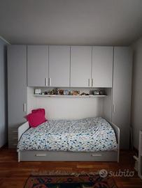 armadio a ponte con doppio letto singolo