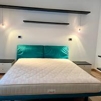 Letto matrimoniale con poggiatesta reclinabili