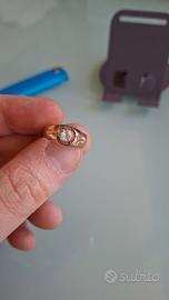 Anello solitario oro basso e diamante antico