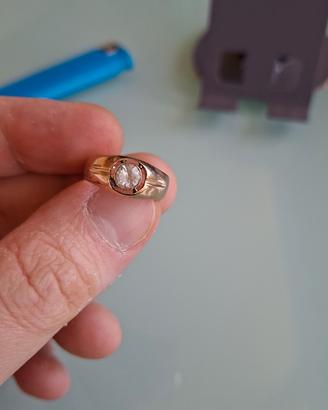 Anello solitario oro basso e diamante antico