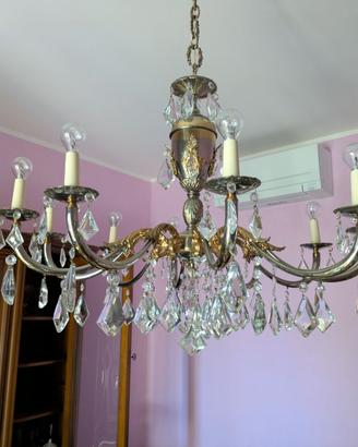 Lampadario in ottone con pendenti in cristallo