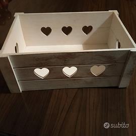 Cassetta in legno massello d'epoca forme di cuore