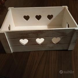 Cassetta in legno massello d'epoca forme di cuore