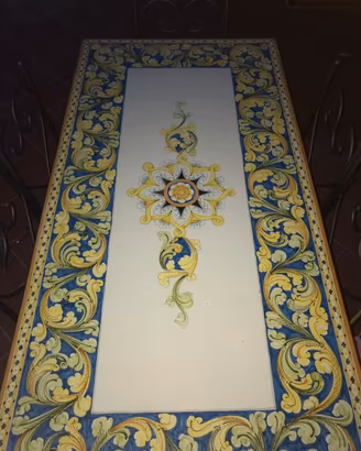 Tavolo di  cercamica Caltagirone in pietra lavica