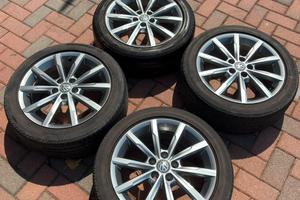 Cerchi in lega 16” + pneumatici Bridgestone