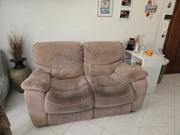 divano 2 posti reclinabile