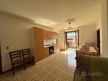 FC1083 - Trilocale arredato con balcone