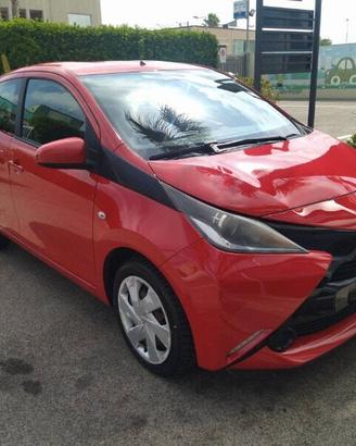 Toyota Aygo 1.0 VVT-i 69 CV 5 porte x-play TSS MMT