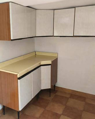 Pensili e mobili cucina angolare vintage