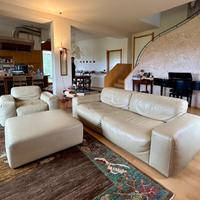 Divano in pelle con poltrona