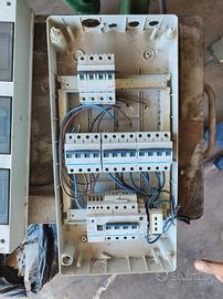 Centralino Quadro Elettrico completo con sportelli