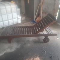 sdraio in legno con ruote