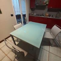 Tavolo cucina con sedie