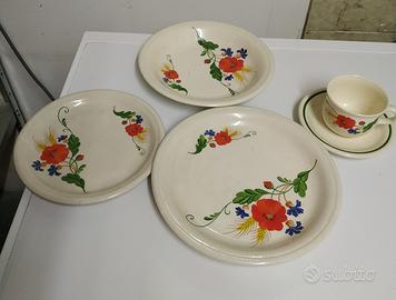 PIATTI - Servizio da 31 Pezzi - Ceramica Floreale