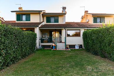 VILLA A SCHIERA A ROMA