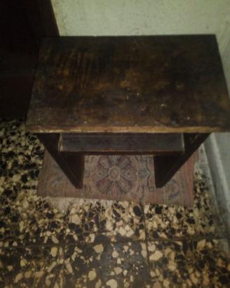 sgabello  in legno antico  padova via guizza